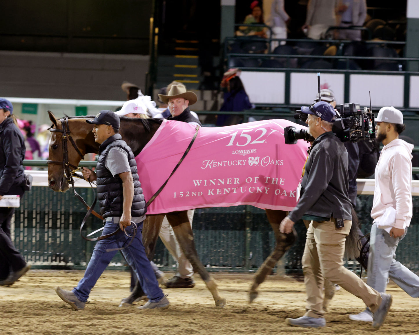 ALWAYS A RUNNER - 050126 - Race 13 - CD The Longines Kentucky Oaks G1 - 152nd Running - Walk Back 01