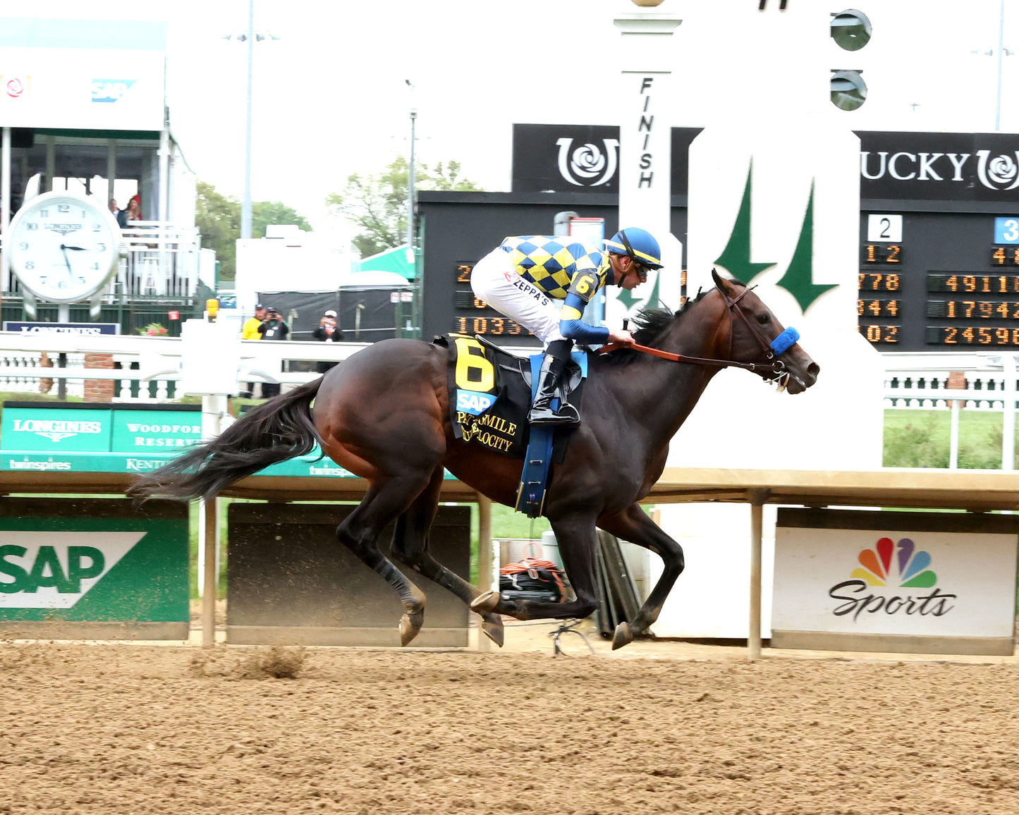 CRUDE VELOCITY - The Pat Day Mile G2 - 05-02-26 - R08 - CD - Finish 01 - Coady Media - Kurtis Coady Photography