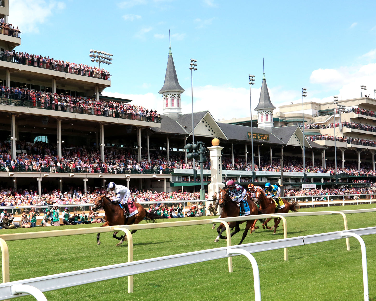 MOON SPUN - 050126 - Race 07 - CD - Inside Finish 05 - Coady Media - Kurtis Coady Photography
