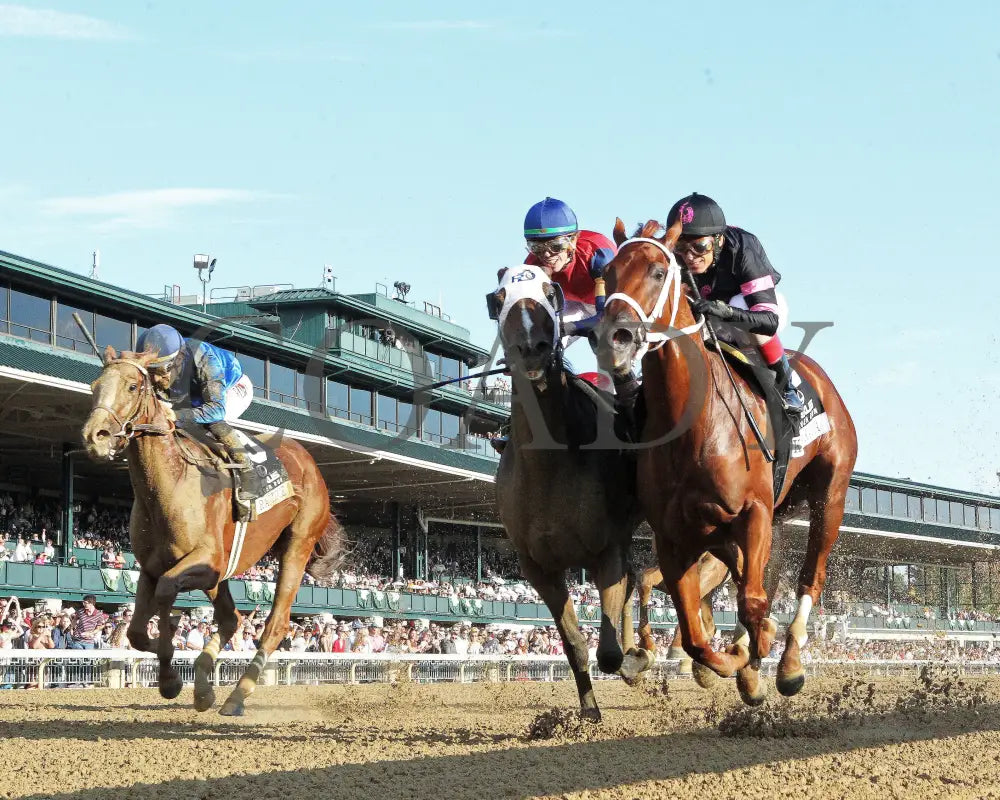 KAPPA KAPPA - 101825 - Race 09 - KEE - Under Rail 01 Keeneland