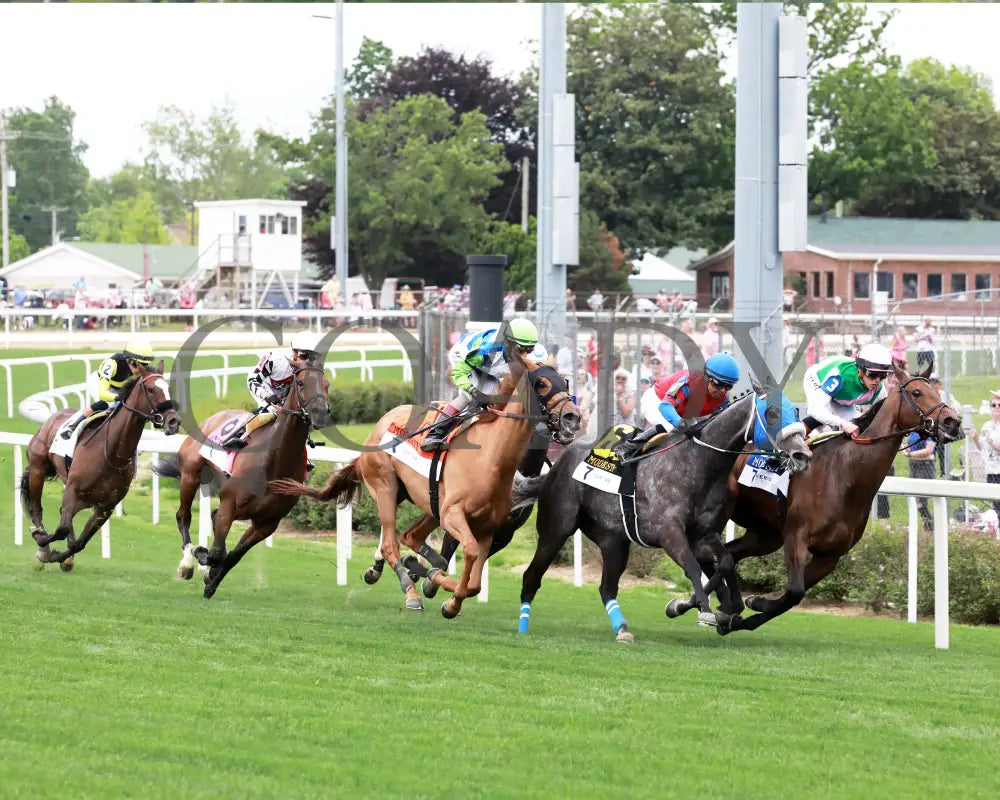 SHE FEELS PRETTY - The Modesty G3 - 05-02-25 - R08 - CD - Turn 02 Churchill Downs