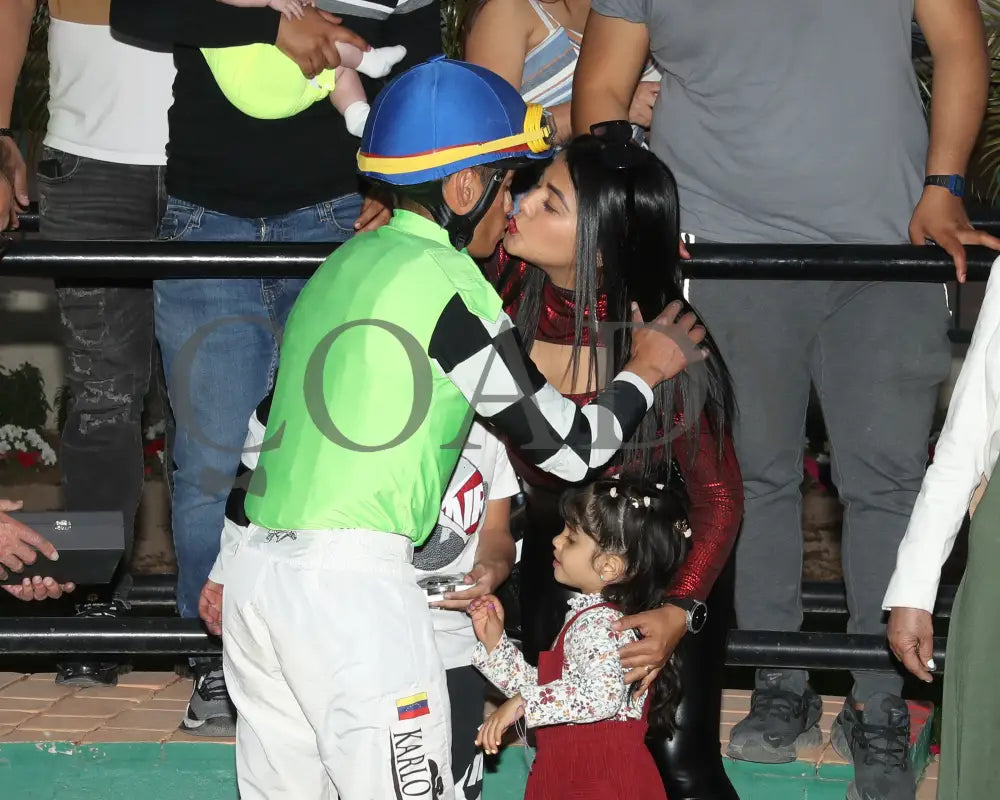 Yankee Dollar - Queen Of The Green 03 - 14 - 24 R09 Turf Paradise 001