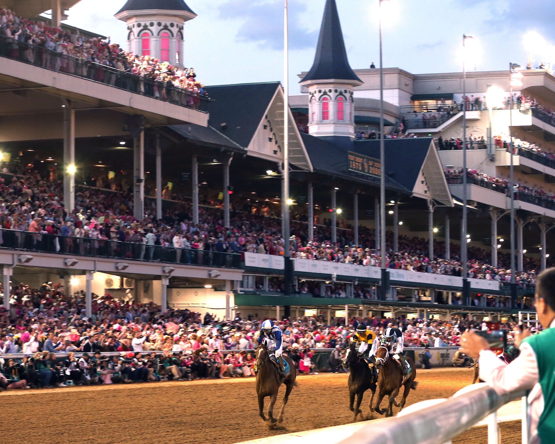 ALWAYS A RUNNER - 050126 - Race 13 - CD  The Longines Kentucky Oaks G1 - 152nd Running - Inside Celebration 01 - Coady Media - Kurtis Coady Photography