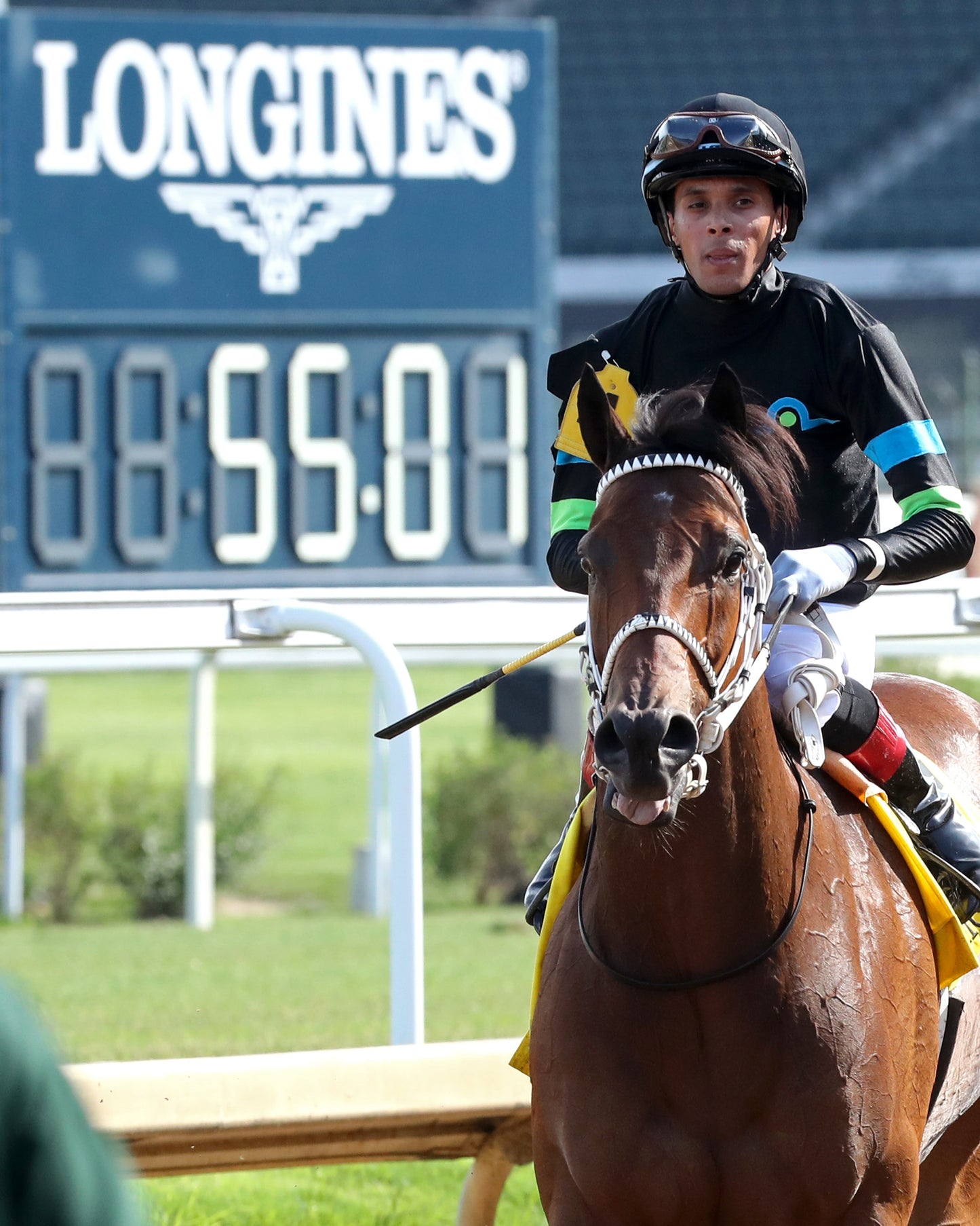 DONCHO - The Mighty Beau - 06-06-26 - R10 - CD - Longines Clock 01