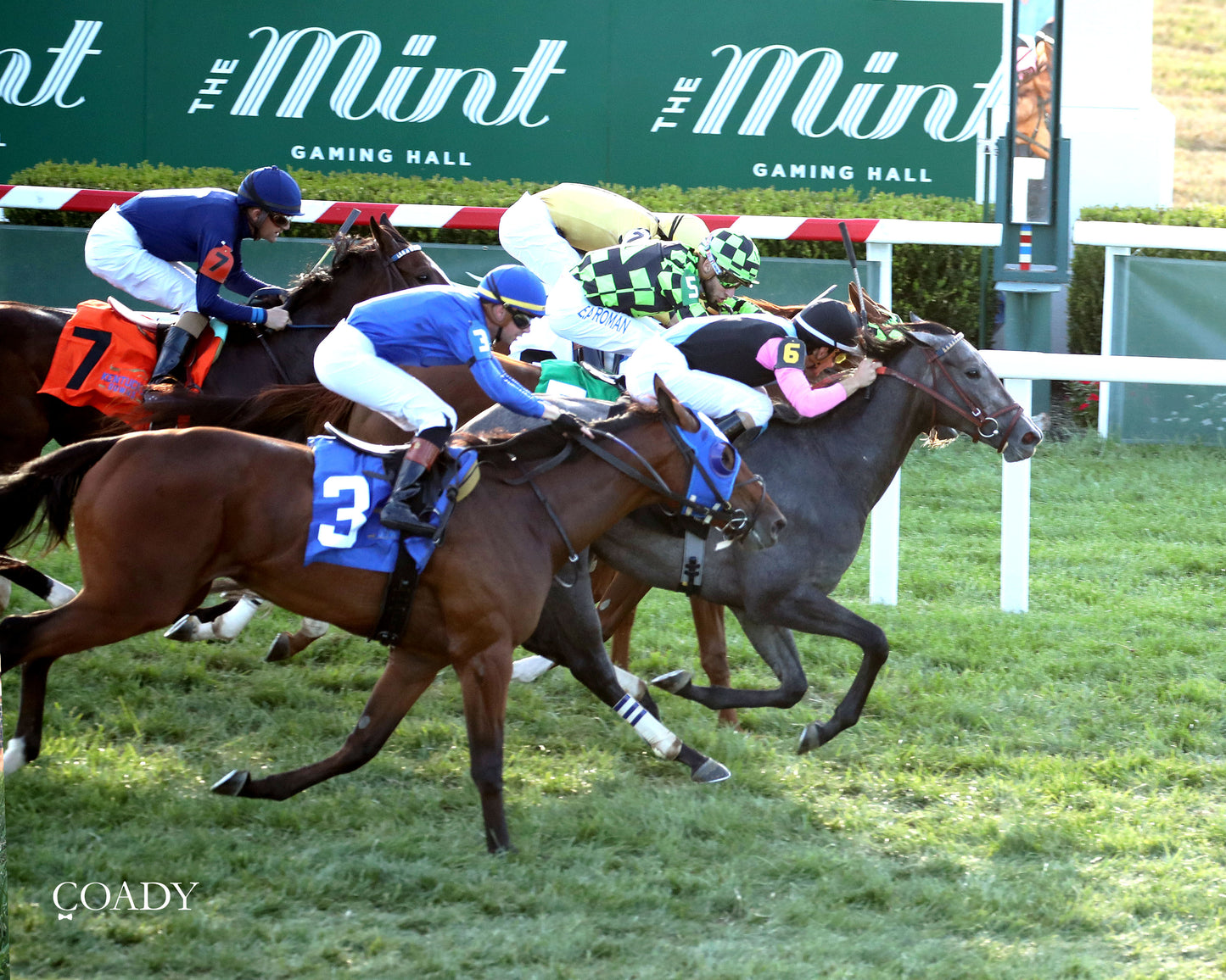 MERINGUE - The Kentucky Downs Juvenile Fillies - 08-31-25 - R11 - KD - Aerial Finish 01 - Coady Media - Kurtis Coady Photography