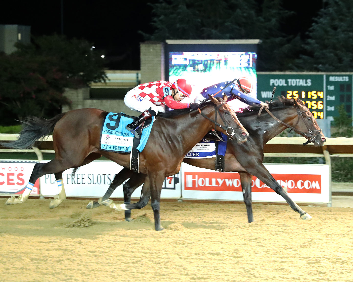 NICHE - The Charles Town Oaks G2 - 08-28-26 - R10 - CT - Finish 01