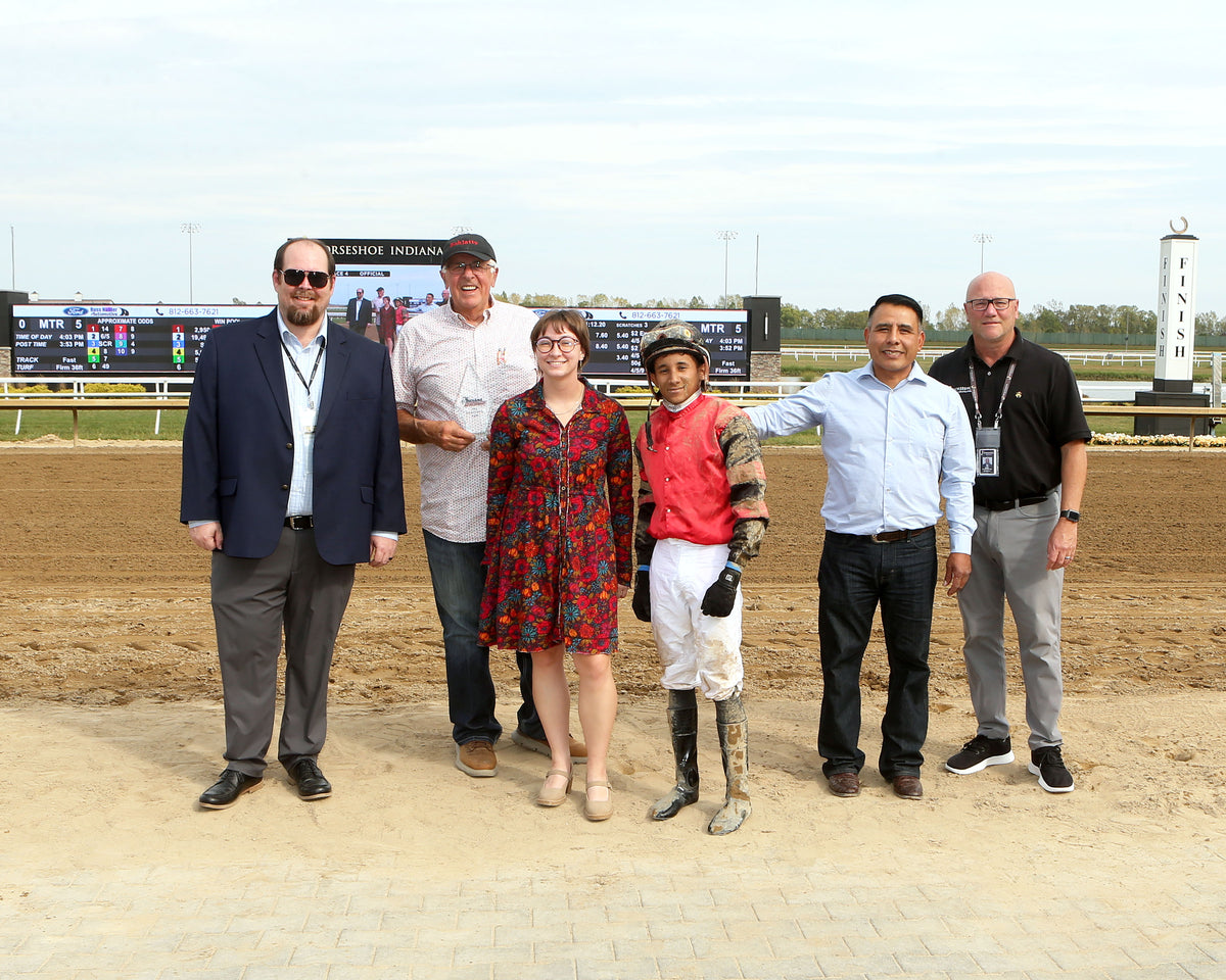 Q'S DISCO DANCER - Back Home Again - 26th Running - 09-30-26 - R04 - Horseshoe Indiana - Presentation 01 - Sammantha Pagels