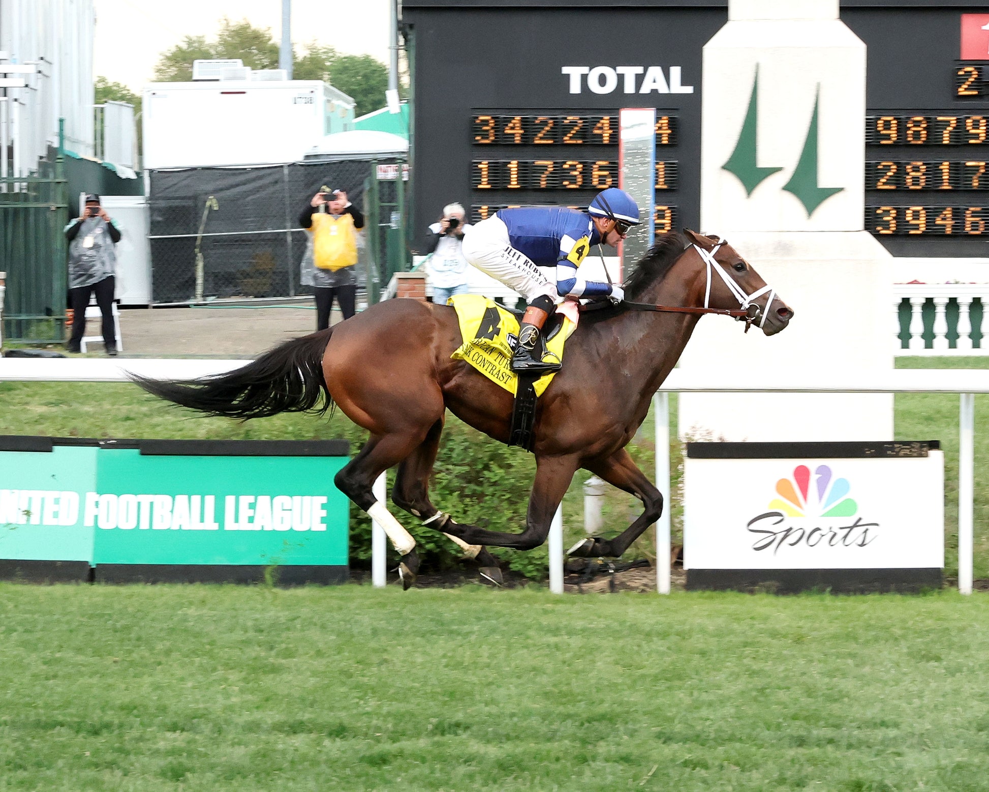STARK CONTRAST - 050226 - Race 09 - CD - Finish 01 - Coady Media - Kurtis Coady Photography