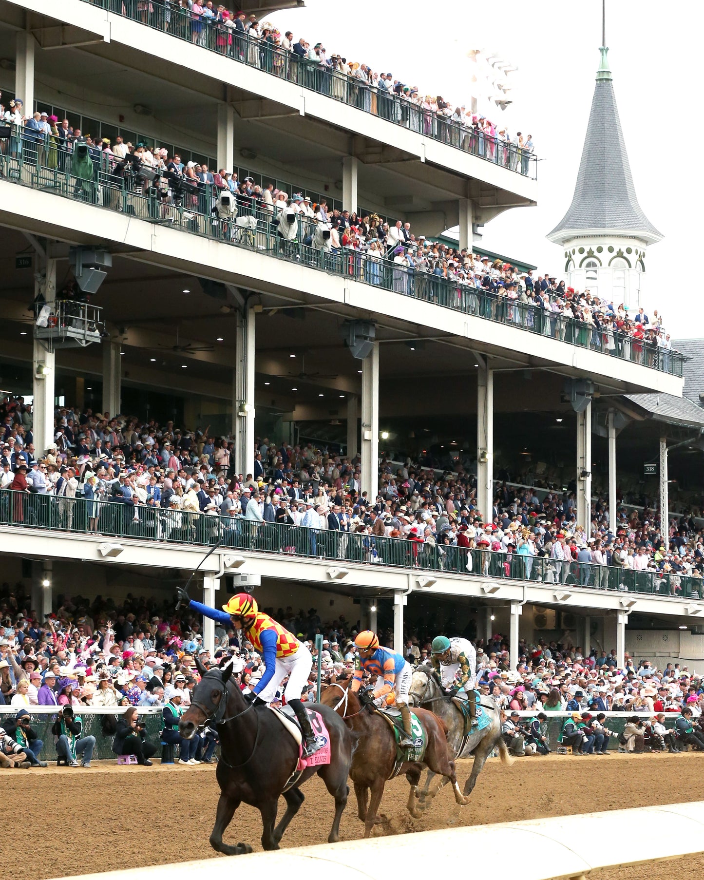T O ELVIS - The Churchill Downs G1 - 05-02-26 - R10 - CD - Inside Celebration 01 - Coady Media - Kurtis Coady Photography