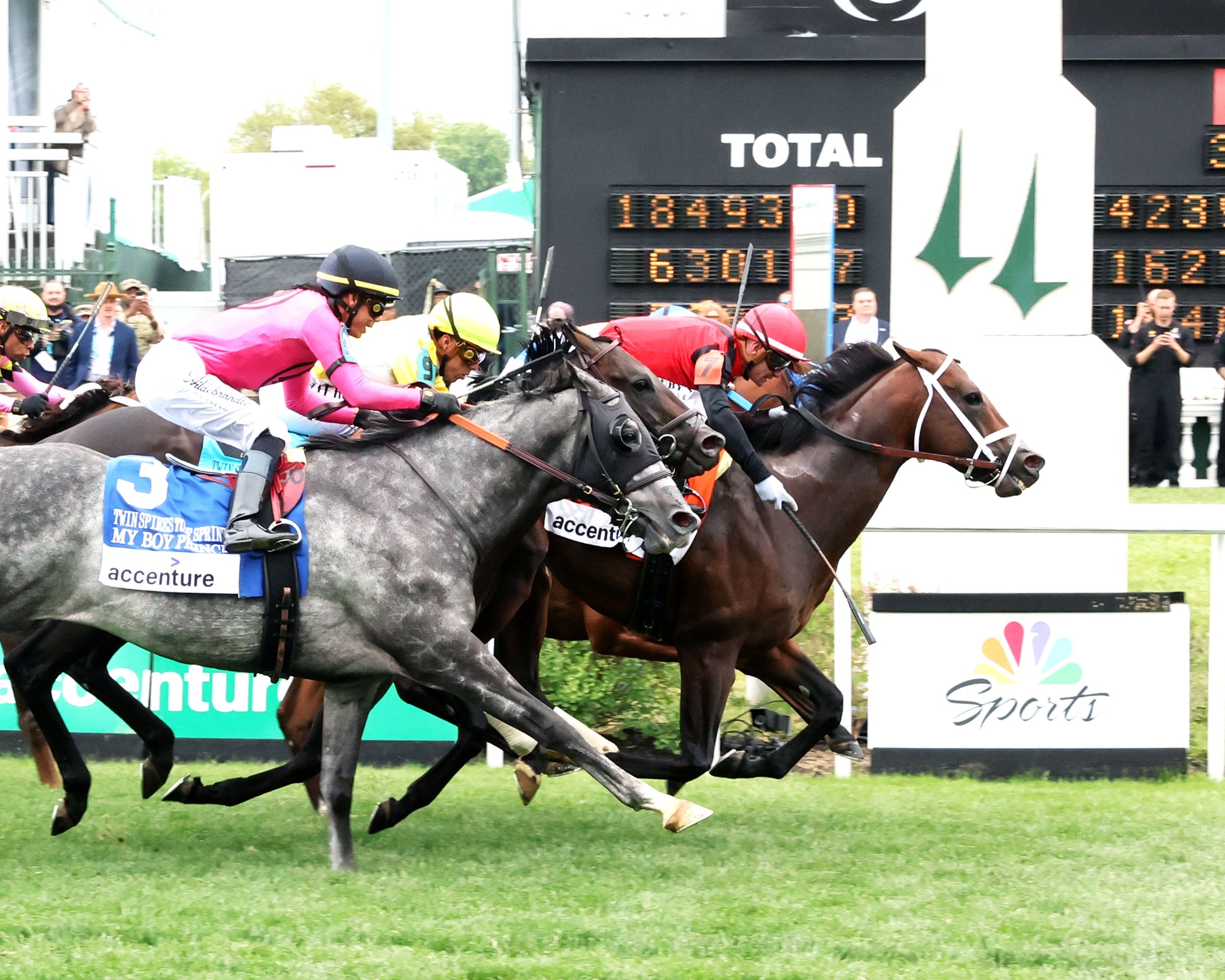 YELLOW CARD - 050226 - Race 05 - CD - Finish 01 - Coady Media - Kurtis Coady Photography