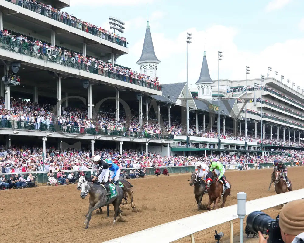 Gun Pilot - 050424 Race 10 Cd The Churchill Downs G1 Inside Celebration 01