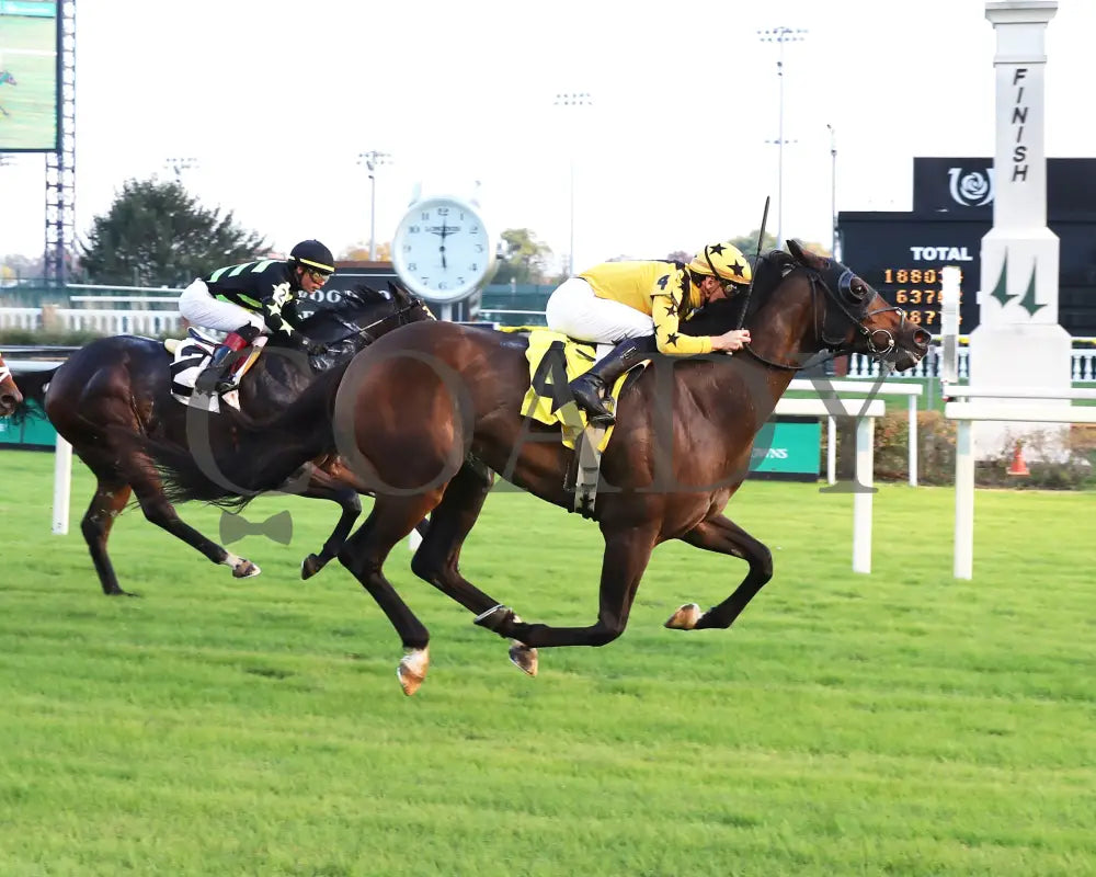ITS BOURBON THIRTY - 11-07-25 - R09 - CD - Finish 01 - Coady Media - Kurtis Coady Photography