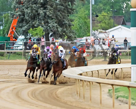 LOOK FORWARD - The Eight Belles G2 - 70th Running - 05-02-25 - R09 - CD - Turn 02 Churchill Downs