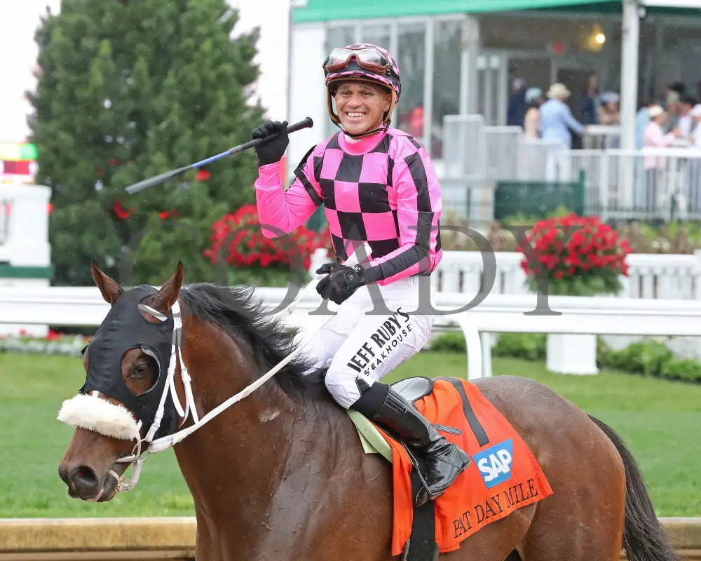 MACHO MUSIC - The Pat Day Mile G2 - 101st Running - 05-03-25 - R06 - CD - Celebration 02 Churchill Downs