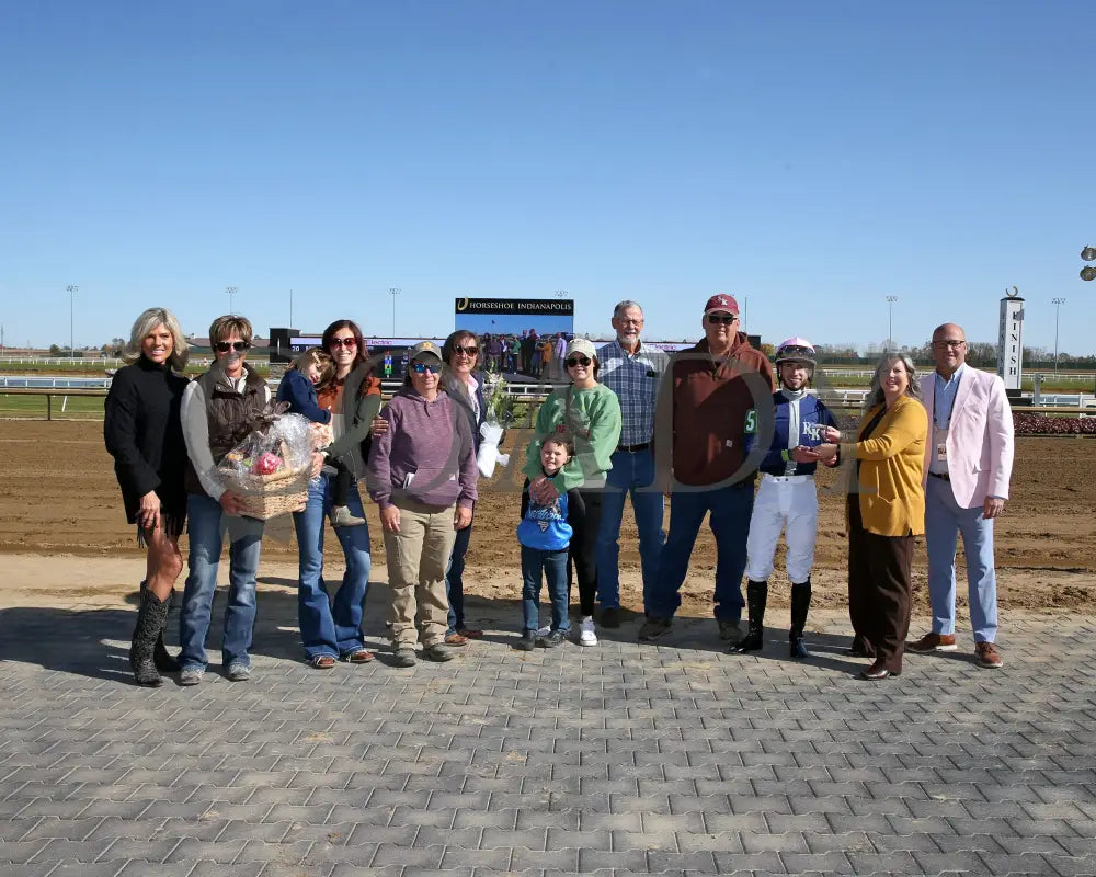 Mondavila - Crown Ambassador 26Th Running 10-26-24 R05 Horseshoe Indiana Presentation 01 Sammantha