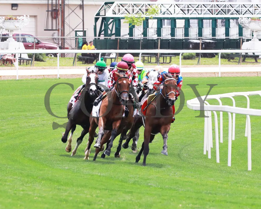 NITROGEN - 050225 - Race 05 - CD - Turn 01 Churchill Downs