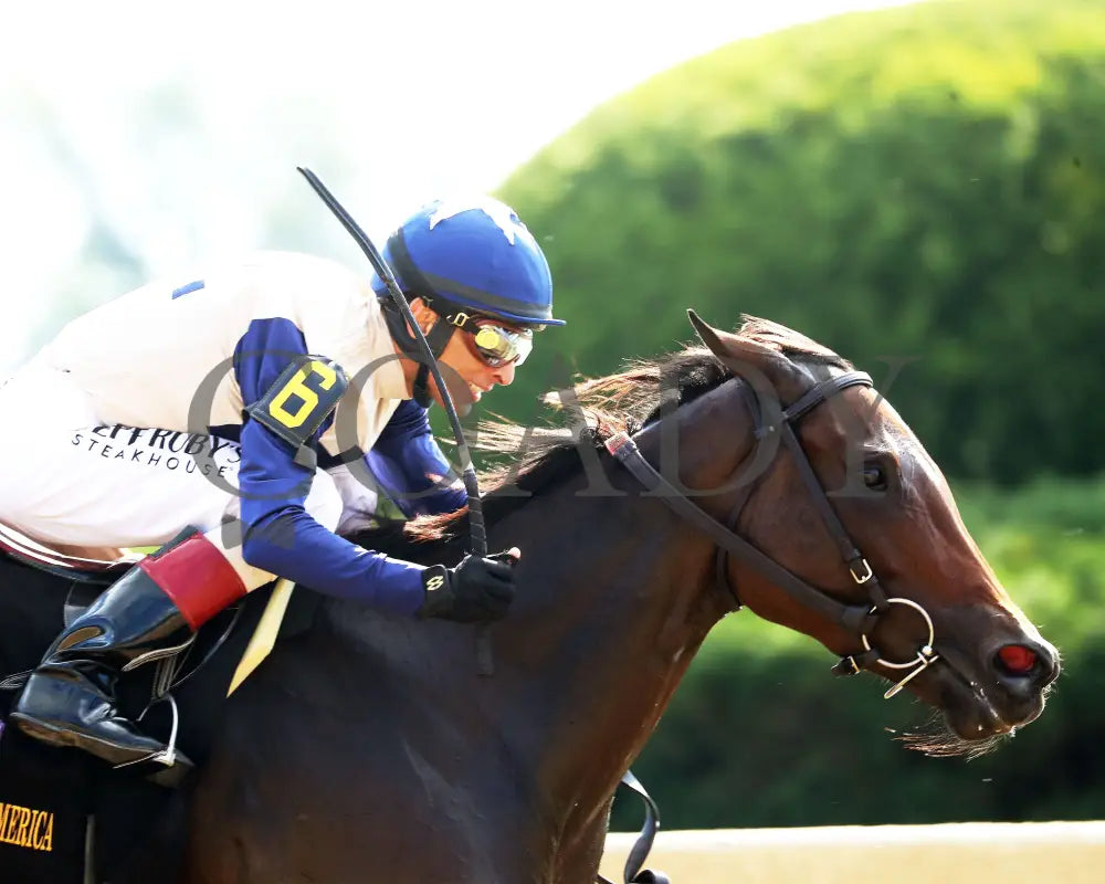 PRAYING - 100425 - Race 07 - KEE - Tight Finish 01 Keeneland