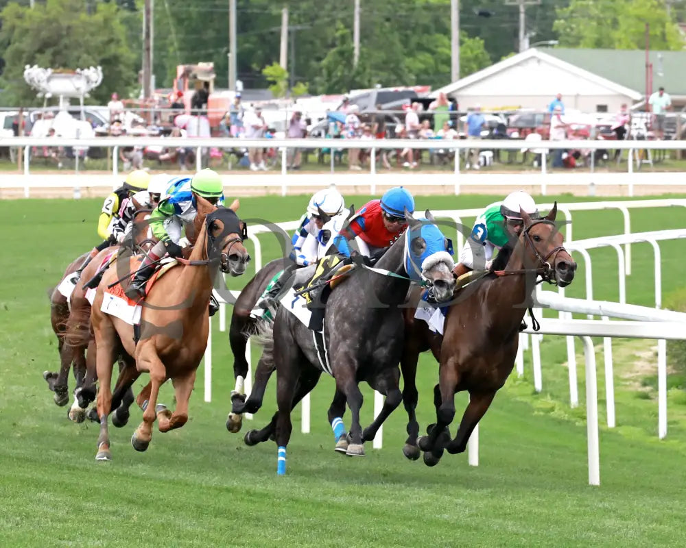SHE FEELS PRETTY - The Modesty G3 - 05-02-25 - R08 - CD - Turn 01 Churchill Downs