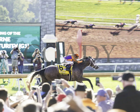 TED NOFFEY - 100425 - Race 09 - KEE - Crowd 01 Keeneland